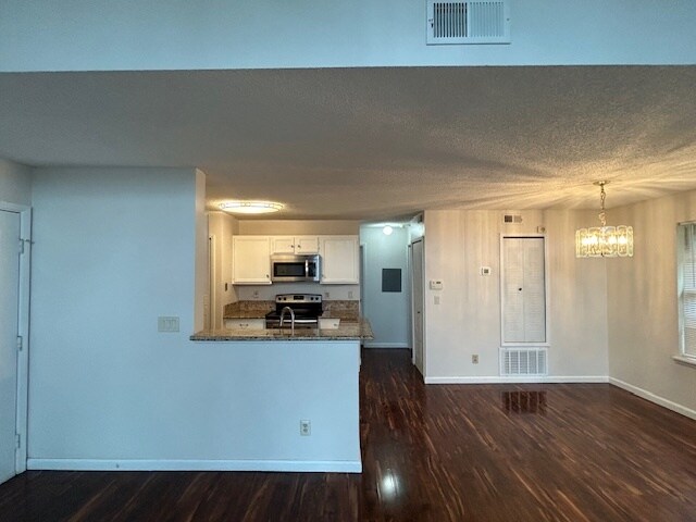 Foto del edificio - 1112 Sandy Ln Dr