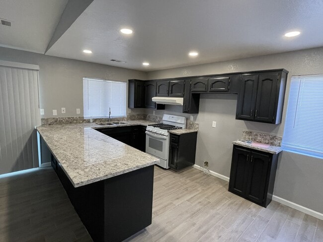 Foto del edificio - 2800 E Valley Oaks Dr