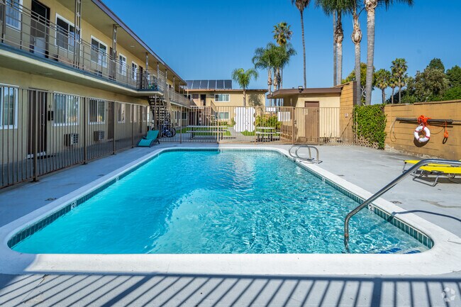 Piscina - Palm Court Apartments