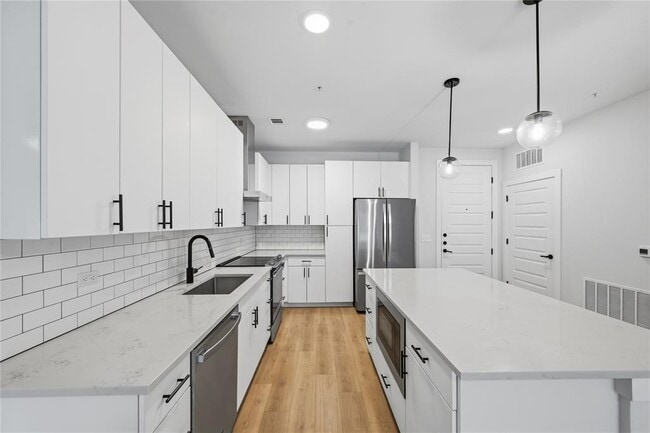 Building Photo - 3101 Govalle Ave