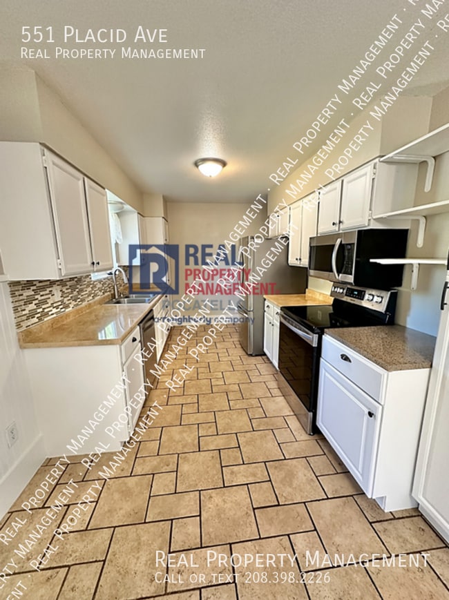 Building Photo - 551 Placid Ave