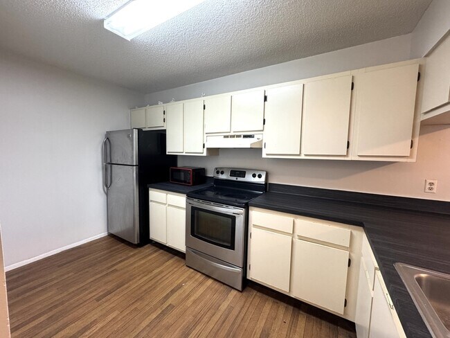 Foto del edificio - 652 Kenwick Cir