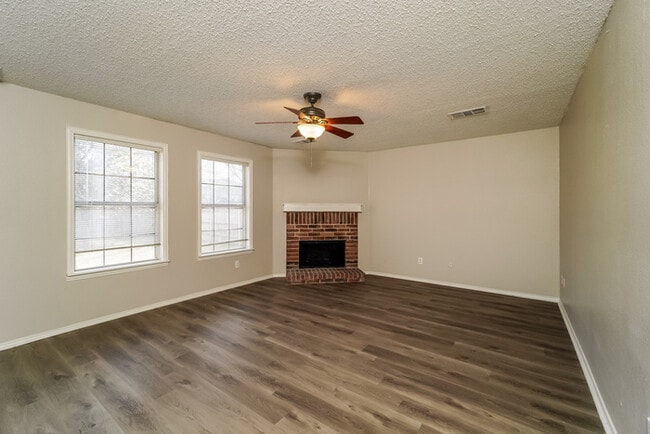 Building Photo - 8003 Mosstree Dr