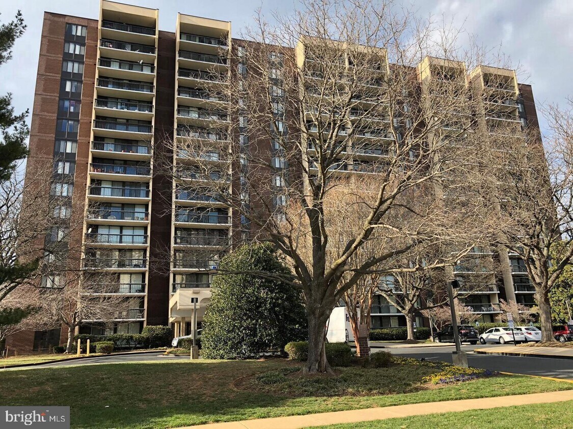 7401 Westlake Terrace Unit 1209, Bethesda, MD 20817 Room for Rent in