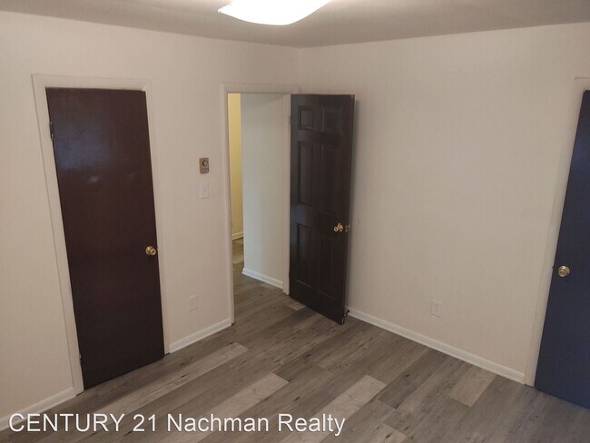 Building Photo - 2 br, 1 bath House - 7920 Thompson Road Un...
