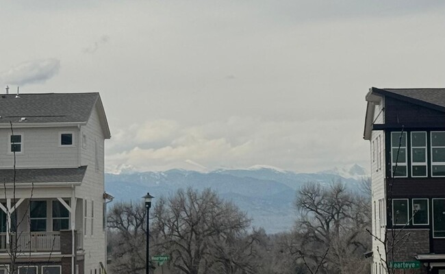 Building Photo - 1526 Sun Wy