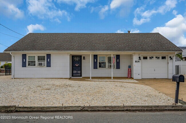Building Photo - 814 Tiller Dr