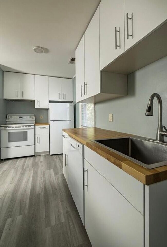 Foto del edificio - 355 Saint Clair Ave