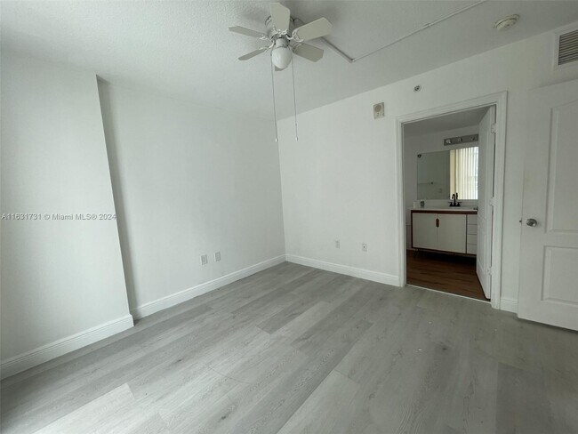 Foto del edificio - 60 NW 37th Ave