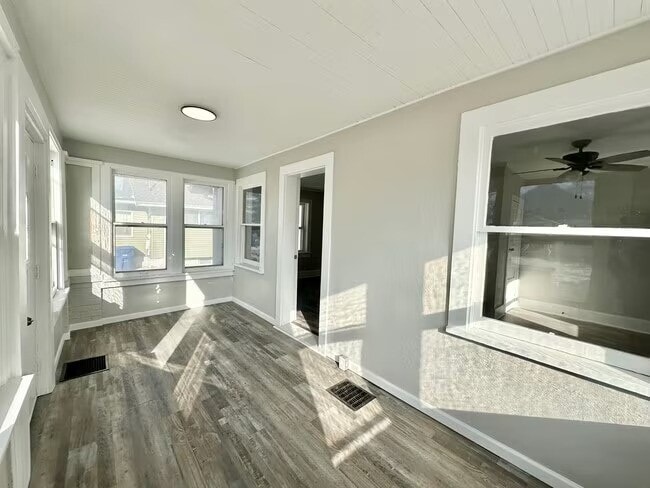 Foto del edificio - 1363 E 15th St