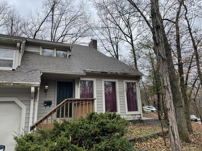 Building Photo - 12 E Clarkson Rd