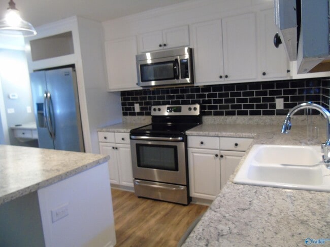 Foto del edificio - 303 McCullough Ave NE