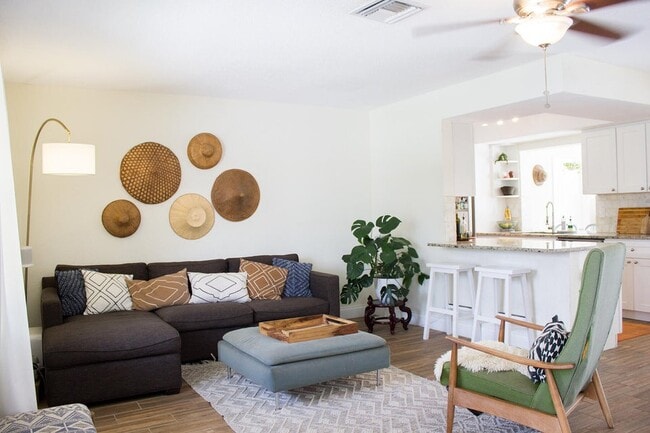 Foto del edificio - 556 NW 15th Ct