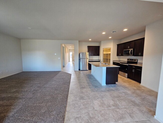 Foto del edificio - 2023 NEW MOVE IN TO YOUR NEW HOME BEFORE V...