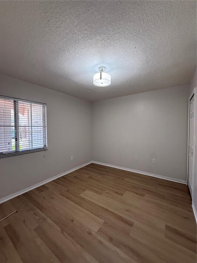 Foto del edificio - 1271 SE 28th Ct