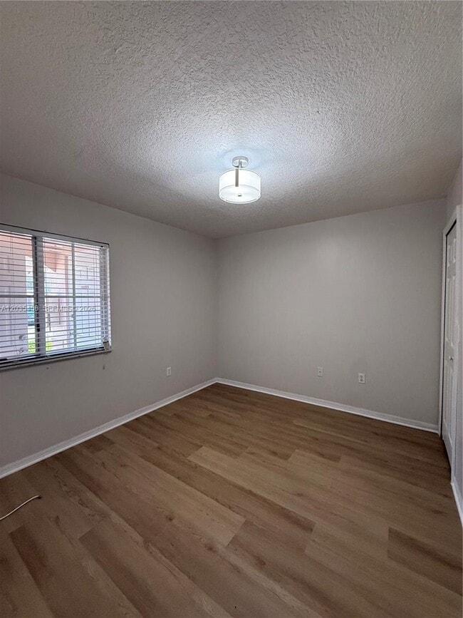 Building Photo - 1271 SE 28th Ct