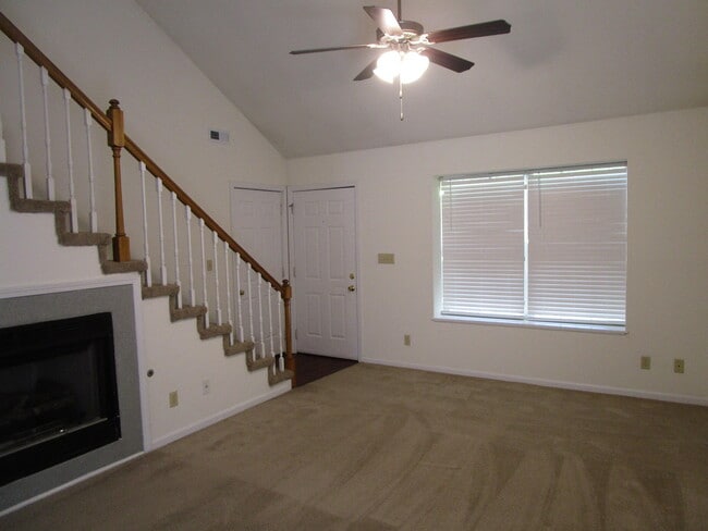 Building Photo - 2406 Calder Ct