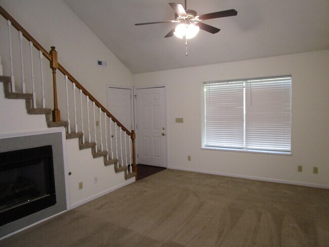 Foto del edificio - 2406 Calder Ct