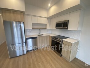 Building Photo - 604-604 Cawston Ave