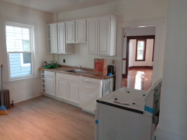 Building Photo - 73 Grove St