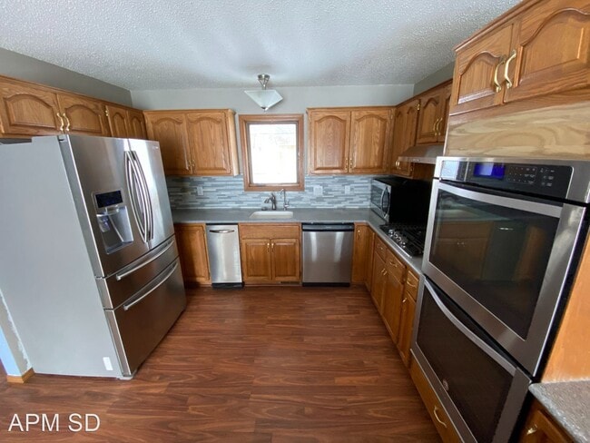 Building Photo - 3 br, 2.5 bath House - 1604 E Redwood Blvd