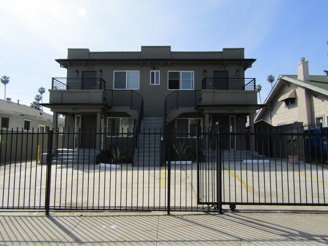 Building Photo - 1519 Winona Blvd