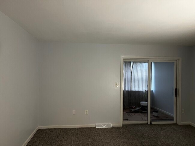 Puerta del solárium del salón - 622 Colonial View Rd