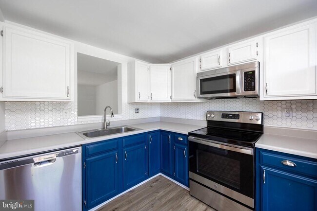 Building Photo - 2655 Adams St