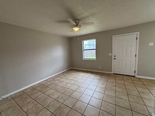Foto del edificio - 2407 E 10th St