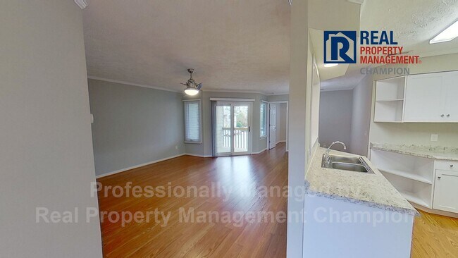 Building Photo - Fabulous Upper Level Condo with Private Ba...