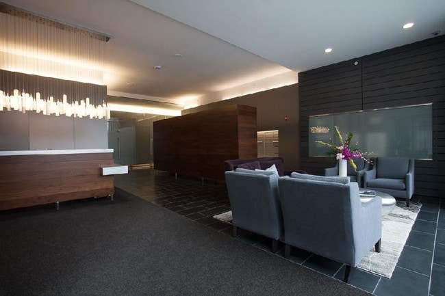 Building Photo - 124 S Desplaines St