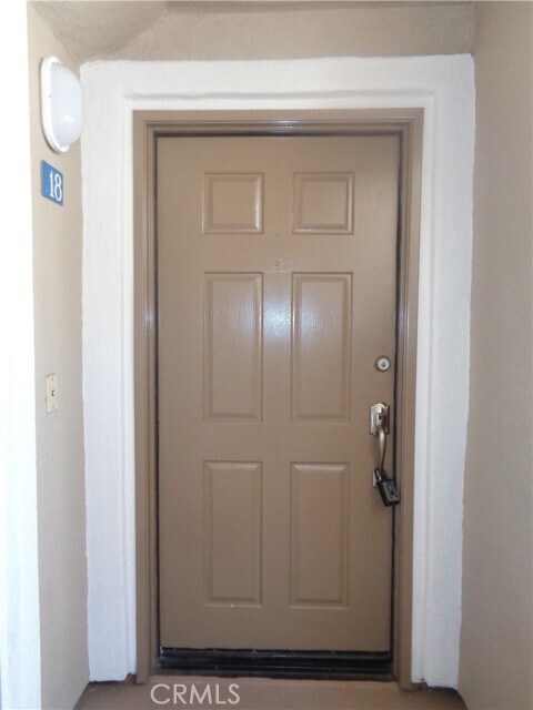 Building Photo - 606 Lake St