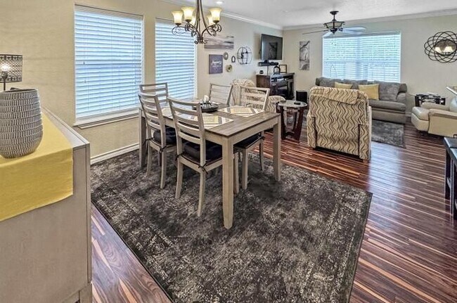 Foto del edificio - 7616 N Plainfield Dr