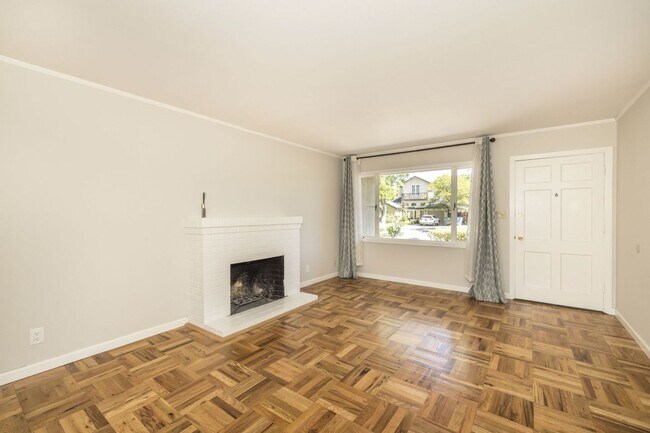 Building Photo - Lovingly Maintained 3 Bed, 1 Bath Home in ...