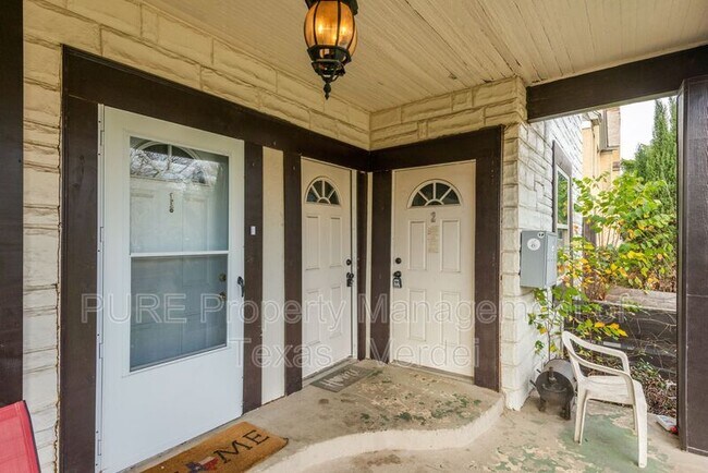 Foto del edificio - 605 S Oak Cliff Blvd