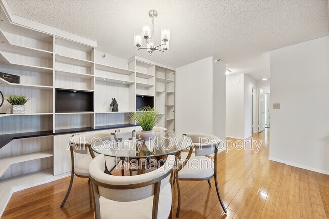 Foto del edificio - 1600 N Oak St