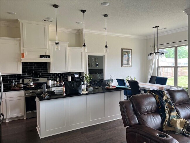 Foto del edificio - 671 Maplewood Dr