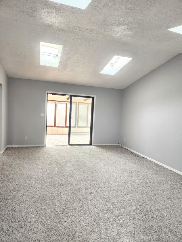 Foto del edificio - 190 N Beadle Dr