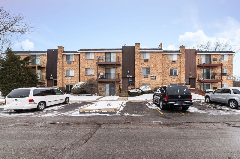 832 College Blvd Unit 202, Addison, IL 60101 Room for Rent in Addison, IL