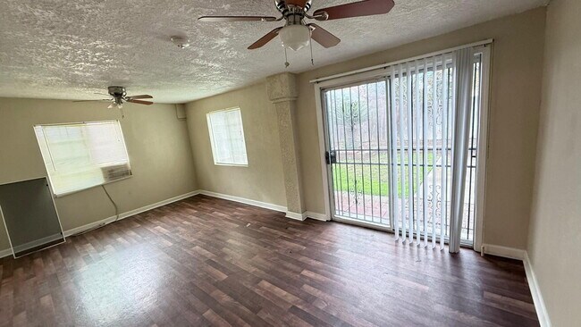 Foto del edificio - 5566 W Fir Ave