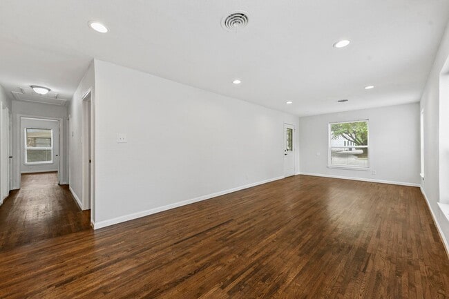 Foto del edificio - Single Family Home in 76109