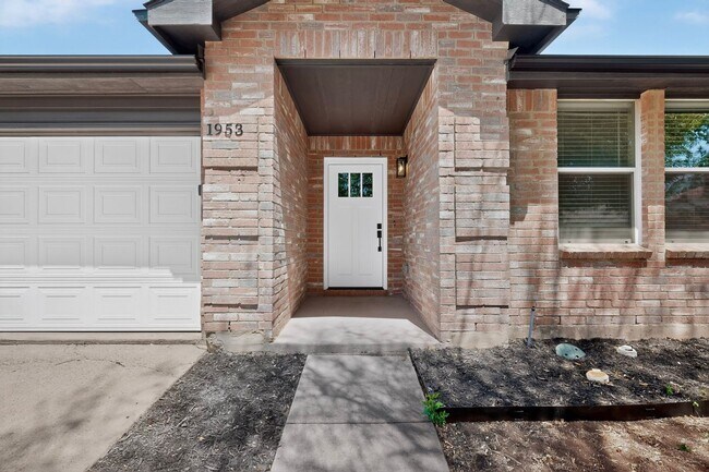 Foto del edificio - 1953 Riverchase Ln