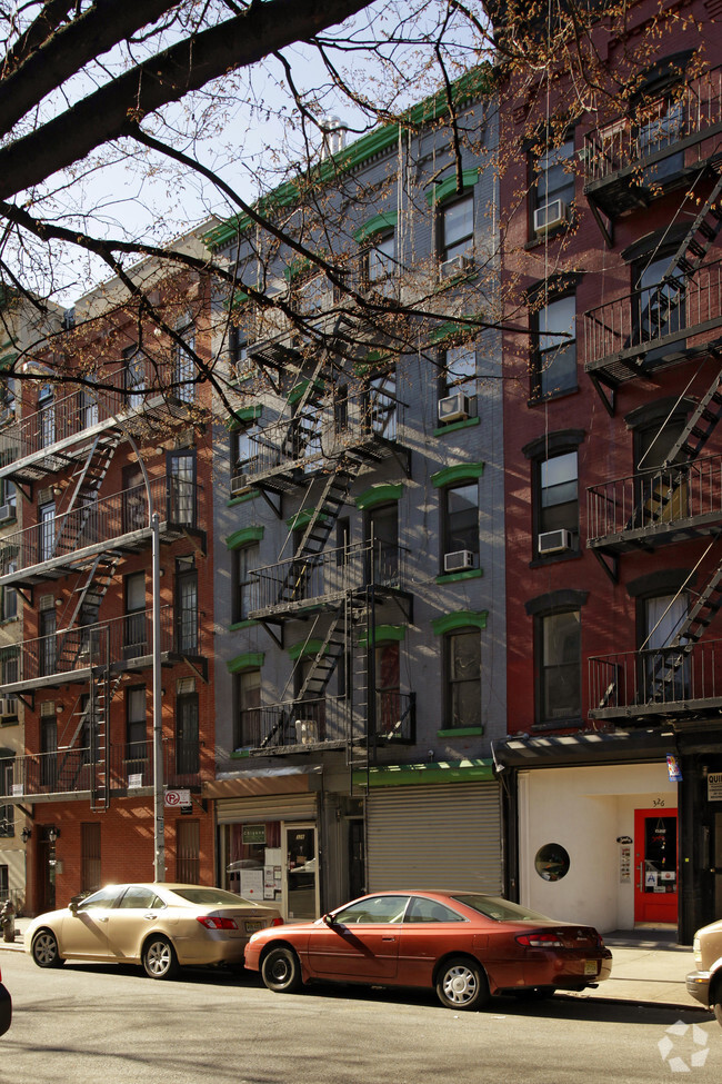 Building Photo - 328 E 6th St