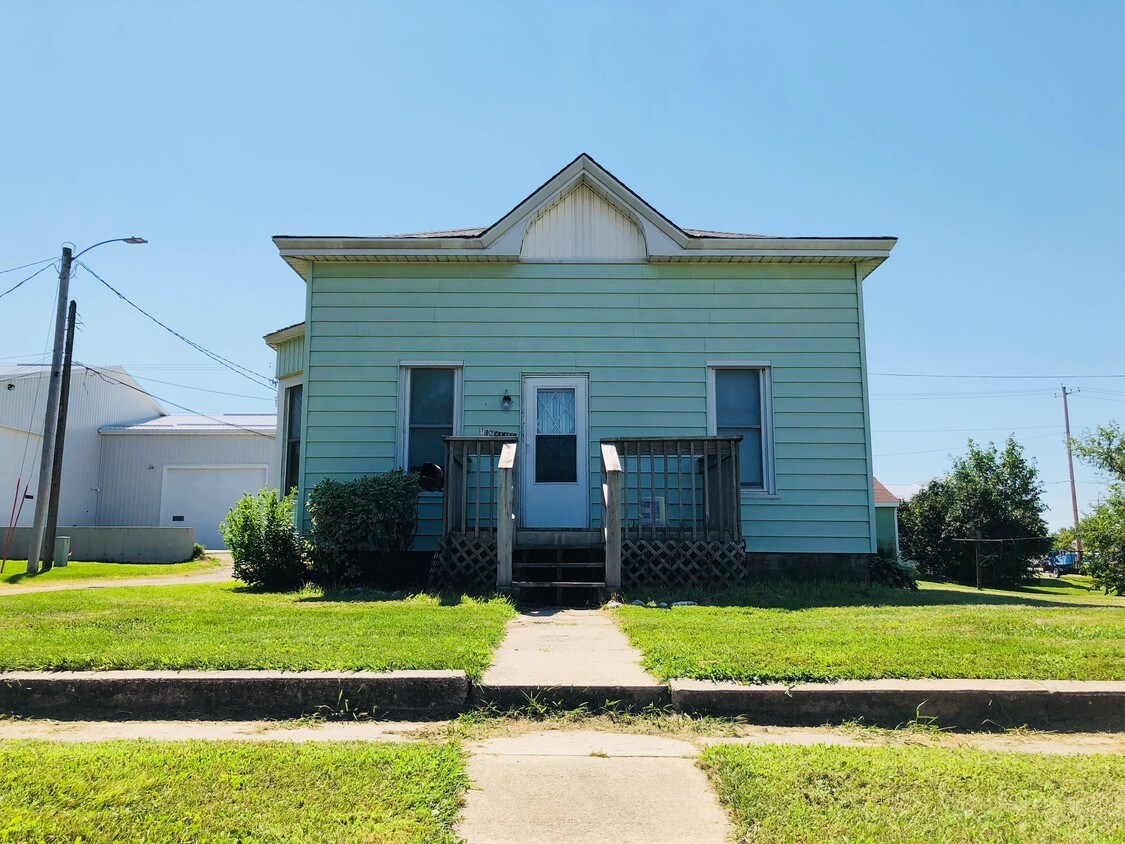 103 Center St, Reinbeck, IA 50669 House Rental in Reinbeck, IA
