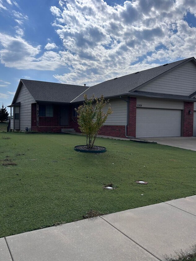 Foto principal - 2307-2309 E Coolwater St Duplex