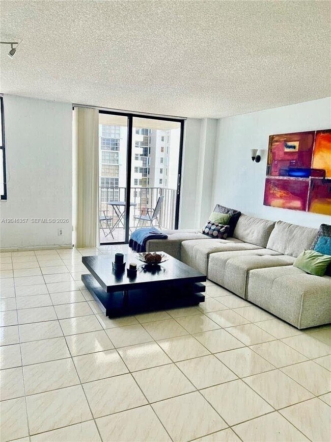 Foto del edificio - 18151 NE 31st Ct