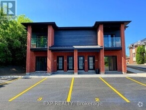 Building Photo - 897-897 Laurier St