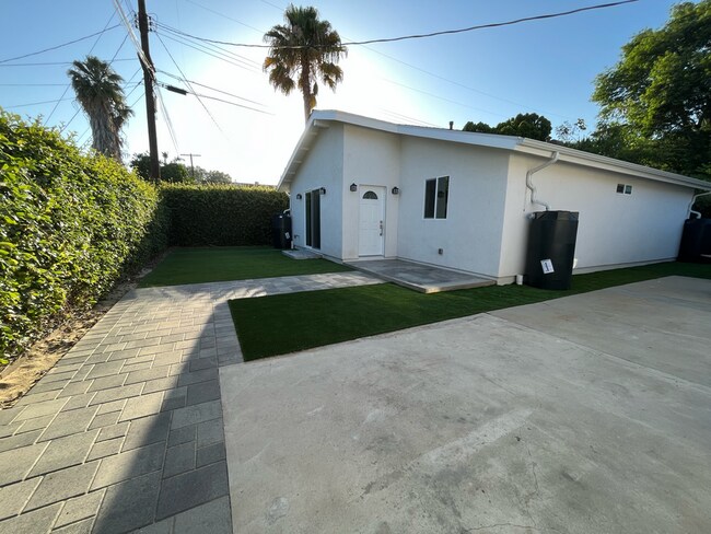Building Photo - 8417 Beckford Ave
