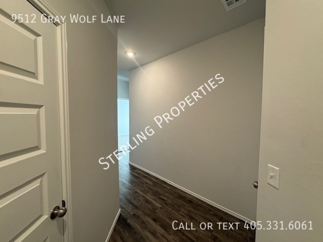 Foto del edificio - 9512 Gray Wolf Ln