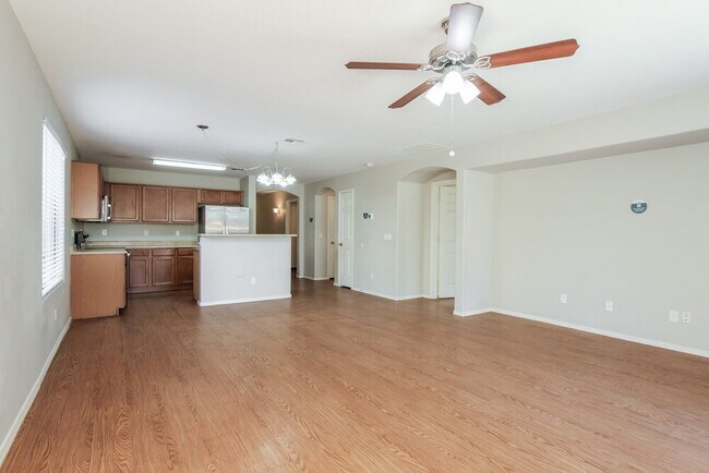 Foto del edificio - 372 S 151st Ave